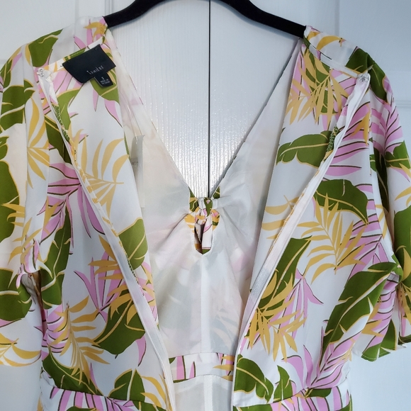 NEW Lumiere Palm Print V-neck Romper - Picture 7 of 8